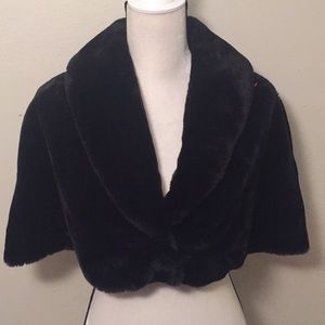 New Apostrophe l’Opera 2  Black Fur Cape one size